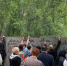 Уполномоченные по правам ребенка в России возложили цветы к каменным страницам дневника Тани Савичевой - Общая газета