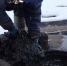 В городе Никольское мешок тряпок стал причиной подтопления дороги - Общая газета