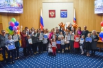 Грамотами и подарками отметили 25 участников конкурса детских рисунков "Город будущего"