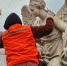 Фоторепортаж ЛенТВ24: В Летнем саду раскрыли скульптуры - ЛенТВ24