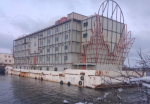 Столкновение пятиэтажного дебаркадера с причалом яхт-клуба «Горская» попало на видео