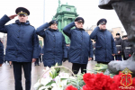 В Петербурге возложили цветы к памятнику “Сотрудникам милиции, погибшим в годы блокады Ленинграда”