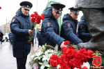 В Петербурге возложили цветы к памятнику “Сотрудникам милиции, погибшим в годы блокады Ленинграда”