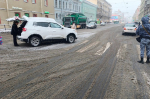 Росгвардейцы помогли сбитой на "зебре" в Петербурге пенсионерке