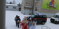 Деды Морозы при погонах. Росгвардейцы Ленобласти привезли подарки детям-инвалидам - 47 новостей