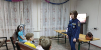 Спасатели провели новогоднее представление детям в Тихвинском районе - ЛенТВ24