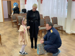 Новогоднее волшебство продолжается. В Ленинградской области офицеры Следственного комитета России исполнили мечту девочки из Кингисеппского ресурсного центра