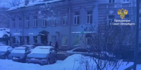 Падение льда на головы прохожих в Петербурге дошло до центрального аппарата СКР - 47 новостей