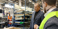 Александр Дрозденко посетил предприятие «Систем Электрик» в Коммунаре - Online47.Ru