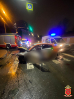 В Петербурге каршеринг влетел в стену дома, погибли двое пассажиров