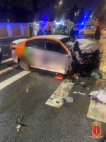 В Петербурге каршеринг влетел в стену дома, погибли двое пассажиров