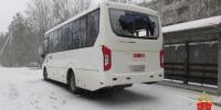 Неизвестный устроил стрельбу по автобусу из «пневматики» в поселке Кузнечное - ЛенТВ24