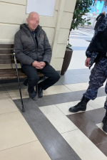Агрессивный посетитель разбил витрину с коллекционными фигурками в ТРЦ Петербурга