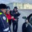 На Дворцовой площади в Петербурге женщинам-водителям вручили тюльпаны - ЛенТВ24