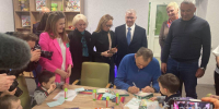 Губернатор Александр Дрозденко пообщался с ребятами в семейном МФЦ Тихвина - 47Channel.Ru