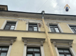 В Петербурге ребенок находится в тяжелом состоянии после падения облицовки с дома
