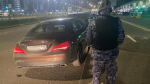 Автоледи на Mercedes дважды проехала на красный в Петербурге