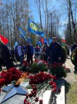 Активисты ЛДПР возложили цветы к мемориалам ветеранов Великой Отечественной войны