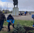 Работники энергетических компаний благоустроили мемориал «Русская Хатынь» в Волосовском районе - Online47.Ru