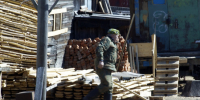 Бил доской по голове. В Яковлево задержан агрессивный гость - 47 новостей