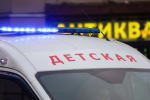 В Петербурге ребенок из Таджикистана оказался под окнами пятиэтажки, пока родители спали