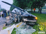 Пьяный водитель протаранил остановку с пешеходом в Петербурге - видео