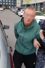 Росгвардейцы задержали агрессора, побившего пять иномарок в Петербурге