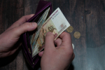 Мужчина выходил с собеседований в Петербурге не с пустыми руками. Впереди у него год лишения свободы