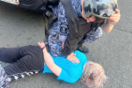 В Петербурге юноша бросился с кулаками на бригаду скорой помощи