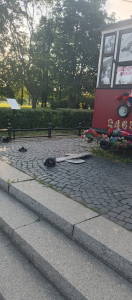 В Петербурге ищут троицу, осквернившую памятник "Блокадный трамвай"