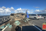 Появились кадры с места аварии на дамбе в Петербурге, там пострадали четверо