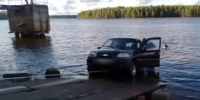 В Лодейном Поле водитель забыл поставить «Ниву» на ручник, за авто пришлось нырять – видео - 47 новостей