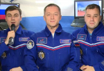 Космонавты на борту МКС поздравили россиян с Днем государственного флага
