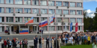Следователи из Тихвина присоединились к патриотической акции, приуроченной ко Дню Государственного флага России - Следственный комитет
