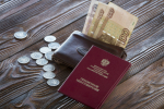 Безработный житель Ленобласти оказался дропом, который забрал у пенсионерок в Петербурге около 600 тысяч