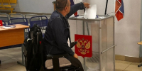 Маломобильные граждане голосуют на избирательных участках Ленобласти - ЛенТВ24