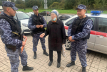 В Петербурге сотрудники Росгвардии помогли потерявшей память пенсионерке