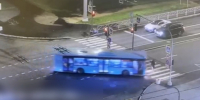 На перекрестке Институтского проспекта и проспекта Тореза в Петербурге автобус сбил пожилую женщину - Online47.Ru