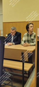 В Петербурге вместе с пианисткой и барабанщиком арестован гитарист за стихийный концерт
