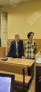 В Петербурге вместе с пианисткой и барабанщиком арестован гитарист за стихийный концерт