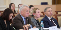 Депутат Госдумы Сергей Яхнюк принял участие в работе круглого стола в Смоленске - Единая Россия