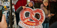 Крендельный бум: петербуржцы штурмуют поезда до Выборга - ЛенТВ24