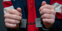 17-летнего подростка-"рецидивиста" задержали за обман пенсионера в Петербурге. Тот передал миллионы и золотые монеты - 47 новостей