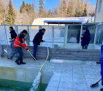 Волонтеры провели субботник в Центре изучения морских млекопитающих в Репино