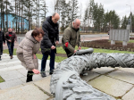 В Выборге возложили цветы к мемориальному комплексу освободителям Выборга в День Неизвестного Солдата