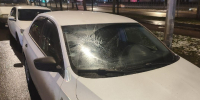 В Петербурге хулиган разбил лобовое стекло припаркованной на улице иномарки - Online47.Ru
