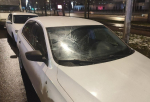 В Петербурге хулиган разбил лобовое стекло припаркованной на улице иномарки