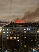 В Петербурге полыхает рынок. Площадь пожара превышает 1,5 тысячи квадратов, эвакуированы 100 человек 
