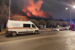 В Петербурге полыхает рынок. Площадь пожара превышает 1,5 тысячи квадратов, эвакуированы 100 человек 