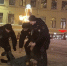 В Петербурге неадекватный мужчина бросался на машину с двумя девушками - 47Channel.Ru